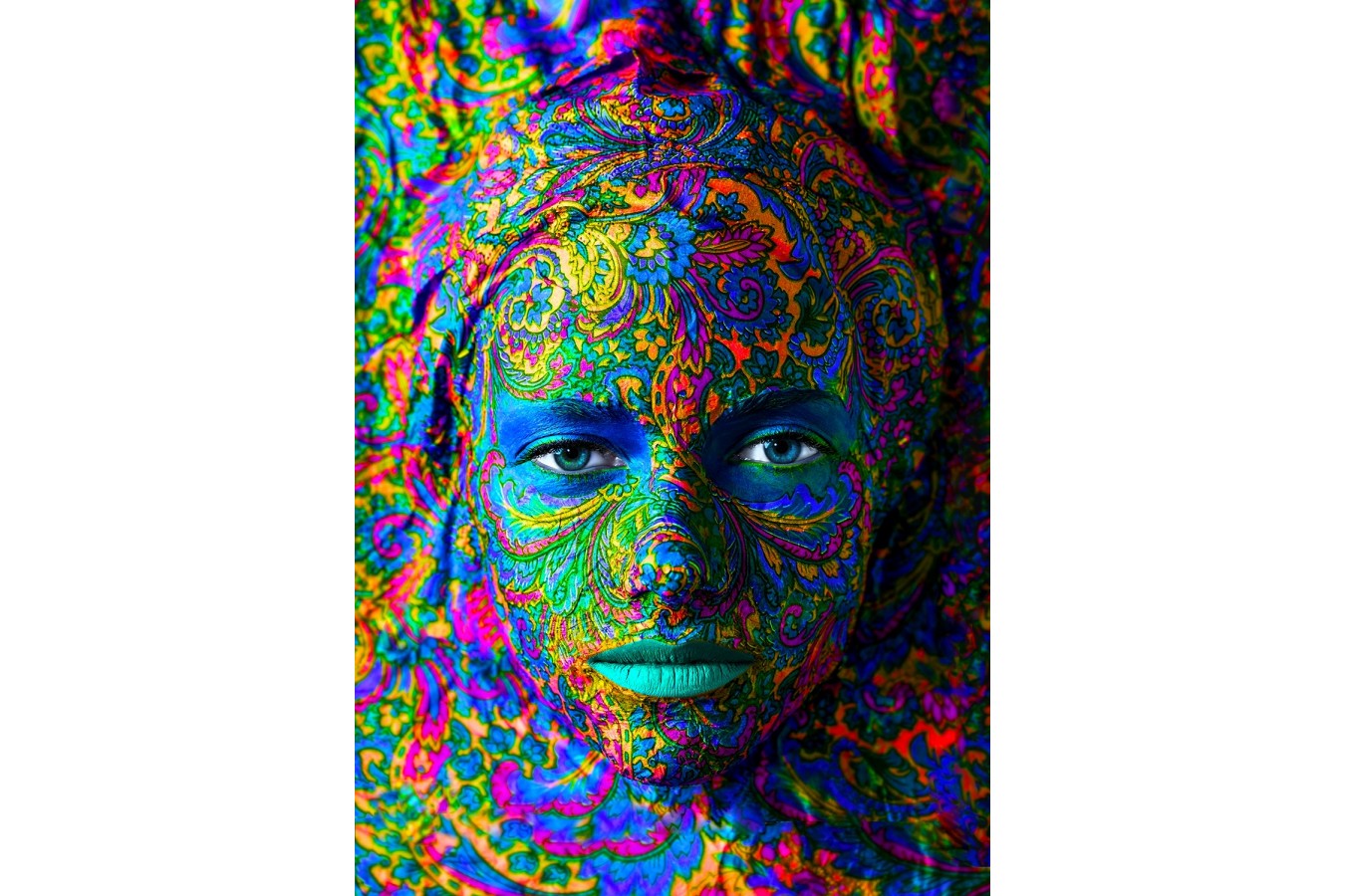Puzzle 1000 piese - Woman with Color Art Makeup (Enjoy-1224)
